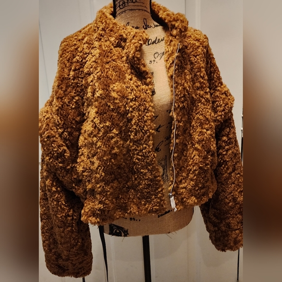 BooHoo Faux Fur Cropped jacket - Picture 3 of 16